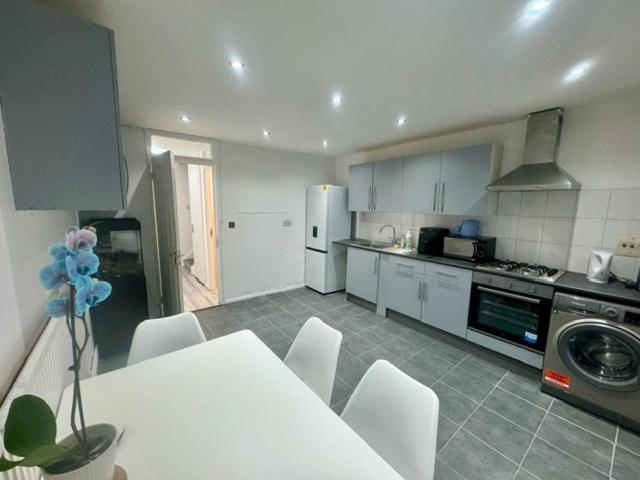 Tottenham Velvet Suites Лондон Екстериор снимка